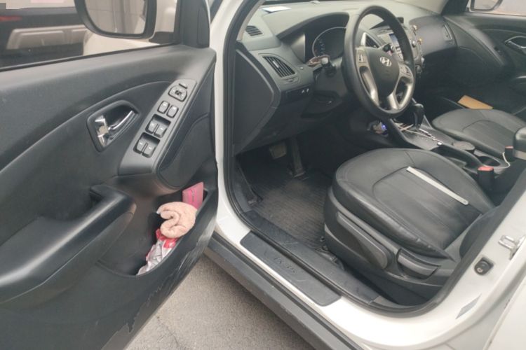 Used Hyundai ix35 2010 2.0L Automatic Two-Wheel Drive Elite Edition GLS Driver Seat