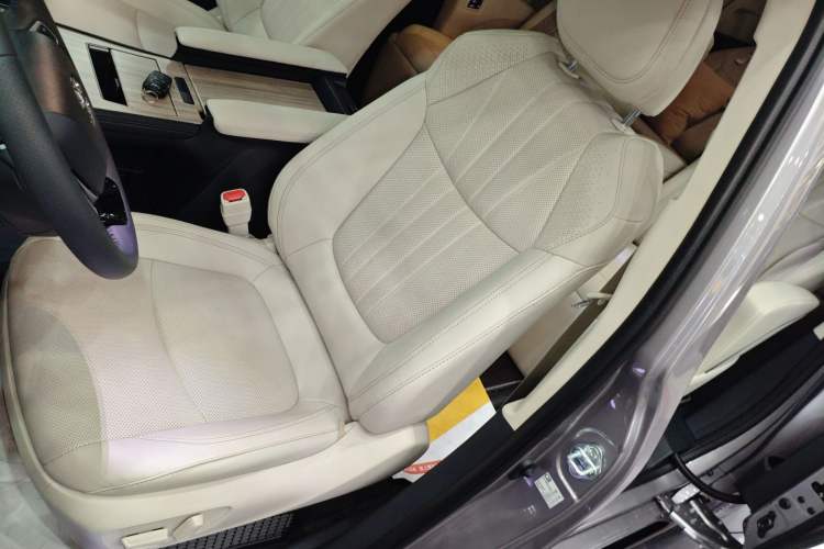 Used Toyota Sienna 2026 Model 2.5L Dual-Engine Four-Wheel-Drive Premium Edition