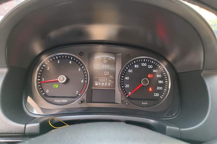 Used Volkswagen Lavida 2011 1.6L Automatic Premium Edition Instrument Cluster