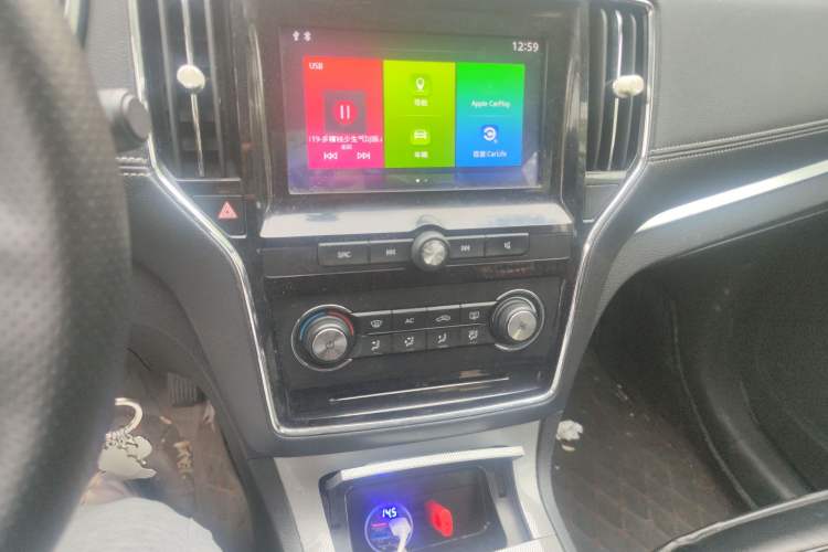 Used Roewe RX5 2018 20T Two-Wheel Drive Manual Flagship Edition Audio And AC Panel