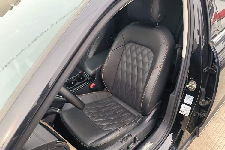 Used Volkswagen Passat 2020 Revised Version 330TSI Luxury Edition China VI Standard