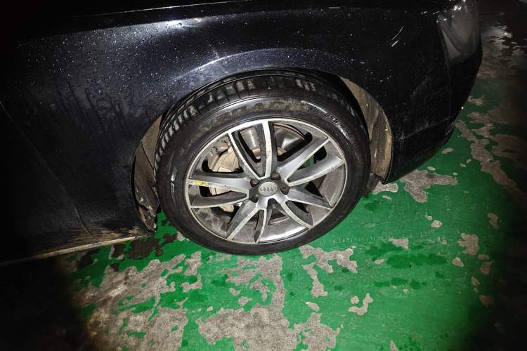 Used Audi A8 2011 A8L 3.0 TFSI quattro Luxury Edition (213kW) Right Front Wheel Hub