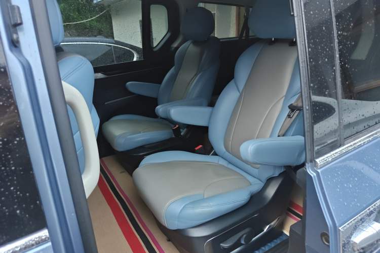 Used SAIC MAXUS G20 2021 Facelifted PLUS 2.0T Gasoline Automatic Luxury Edition
