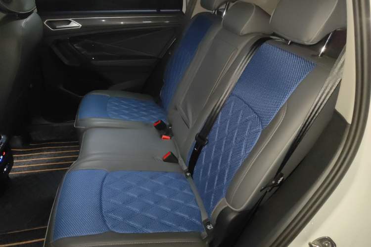 Used Volkswagen Tiguan L 2023 Restyled 330TSI Automatic Two-Wheel Drive R-Line Flagship Edition Interior 4