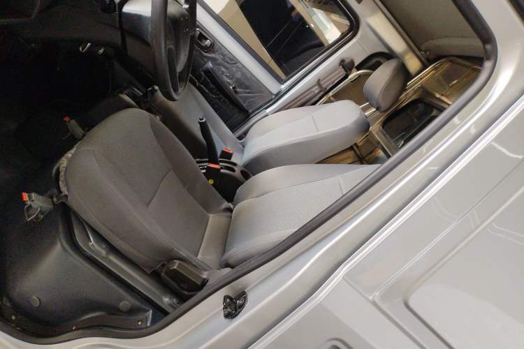 Used Wuling Rongguang 2019 1.5L Extended-Body Van Base Model with 2 Seats Left Front Seat