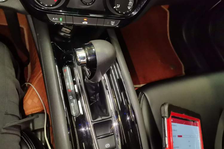 Used Honda Vezel 2019 1.5L CVT Luxury Model China V Gear Lever