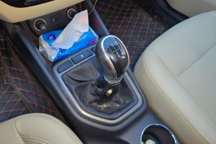 Used Changan Eado 2015 1.6L Manual Luxury Model China IV Standard
