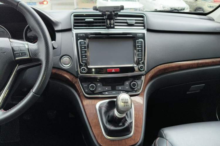 Used Haval H6 2015 Revised Version Sport Edition 1.5T Manual Transmission Two-Wheel Drive Elite Grade