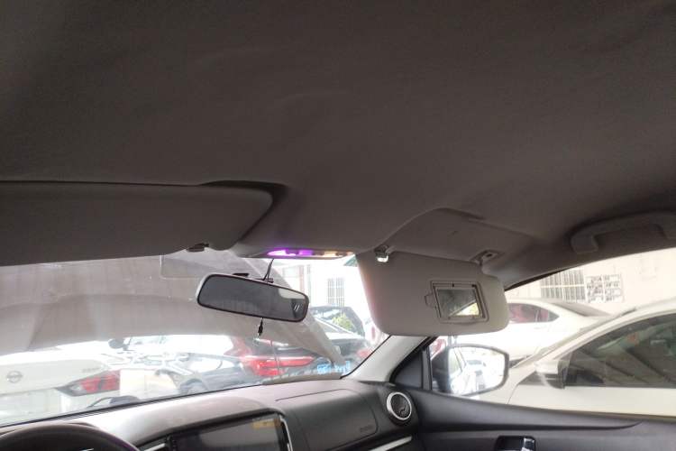 Used Venucia T70 2016 2.0L CVT Smart Choice Edition
