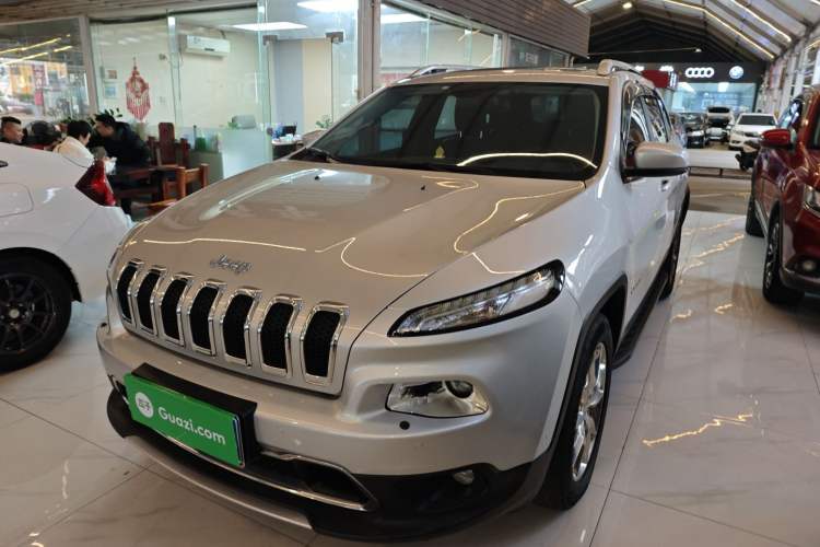 Used Jeep Cherokee 2016 2.4L Superior Edition