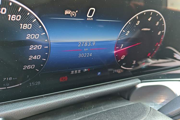 Used Mercedes-Benz GLB 2023 Refreshed GLB 200 Dynamic Edition Odometer Close Up