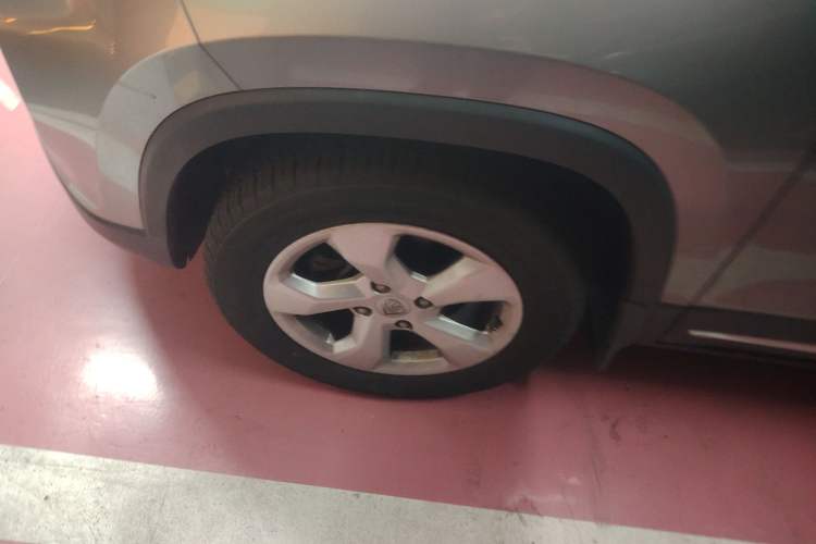 Used Baojun 510 2017 1.5L Manual Fashion Model Left Front Wheel Hub