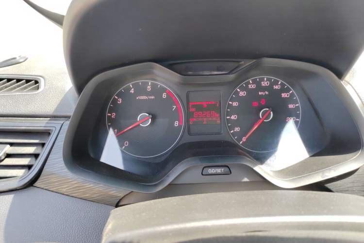 Used Baojun 310 2016 1.2L manual Comfort trim level Odometer Close Up