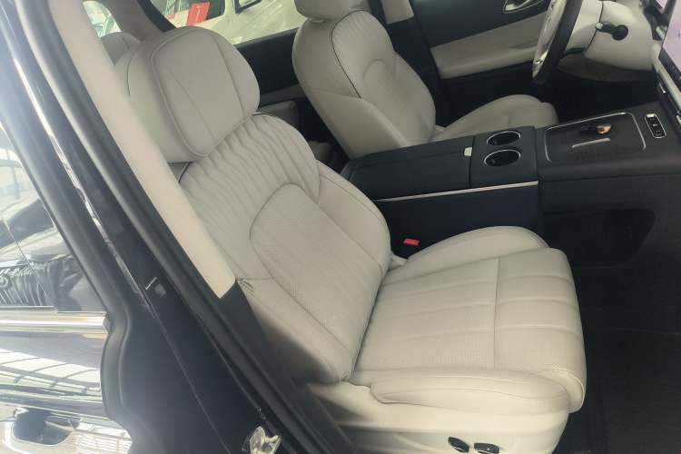 Used VOYAH Dream 2025 PHEV Four-Wheel-Drive Flagship Kunpeng Edition Right Front Seat