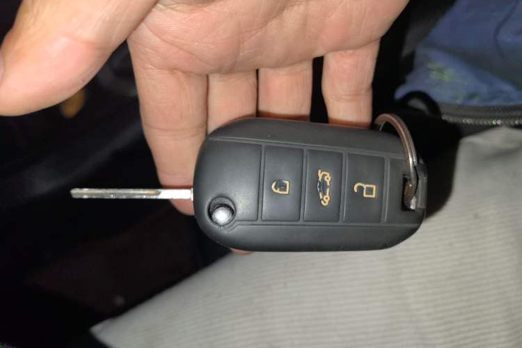 Used Peugeot 301 2014 1.6L Manual Comfort Edition Vehicle Key