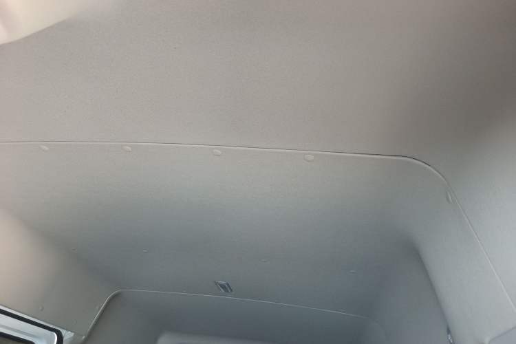 Used SAIC MAXUS Xintu V80 2021 2.0T Manual Classic Aoyuntong Short Wheelbase Mid-Roof 5/6-Seater
