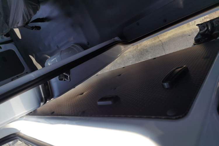 Used Wuling Yangguang 2024 300KM Comfort Version Passenger Van 75kW