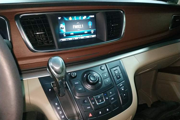 Used Buick GL8 2018 28T Luxury Model China VI Standard
