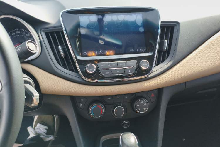 Used Chevrolet Monza 2022 320 Automatic Enjoyment Sunroof Version Audio And AC Panel