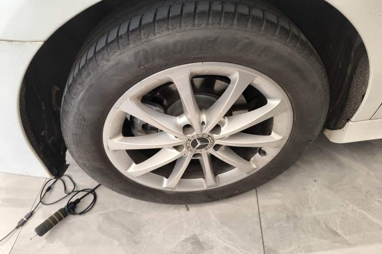 Used Mercedes-Benz A-Class 2022 Restyled A 200 L Sport Sedan Fashion Version Right Rear Wheel Hub