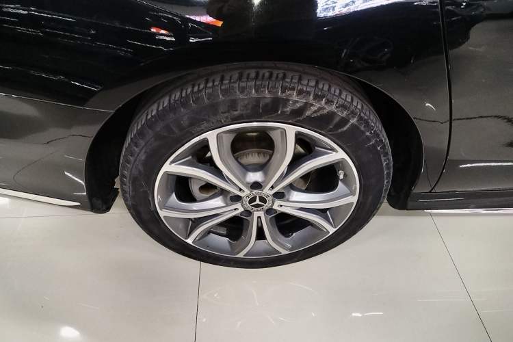 Used Mercedes-Benz E-Class 2021 E 300 L Sporty and Stylish Model Exterior 5