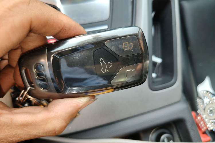 Used Audi A4L 2019 40 TFSI Ambition China VI Vehicle Key