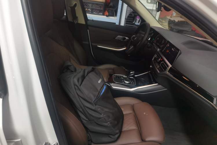 Used BMW 3 Series 2022 320Li M Sport Package Right Front Seat