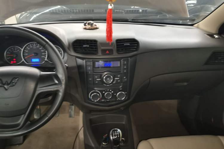 Used Wuling Hongguang 2014 1.5L S Standard Version
