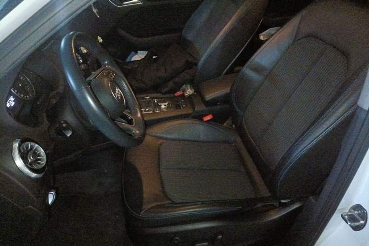 Used Audi A3 2019 Sportback 35 TFSI Fashion Edition China VI Emission Standard Left Front Seat