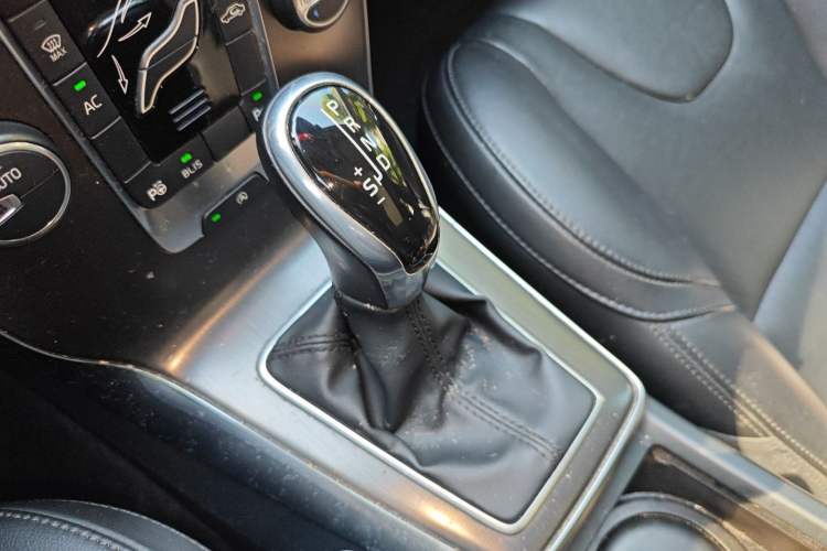 Used Volvo V40 2014 2.0T Zhiya Edition
