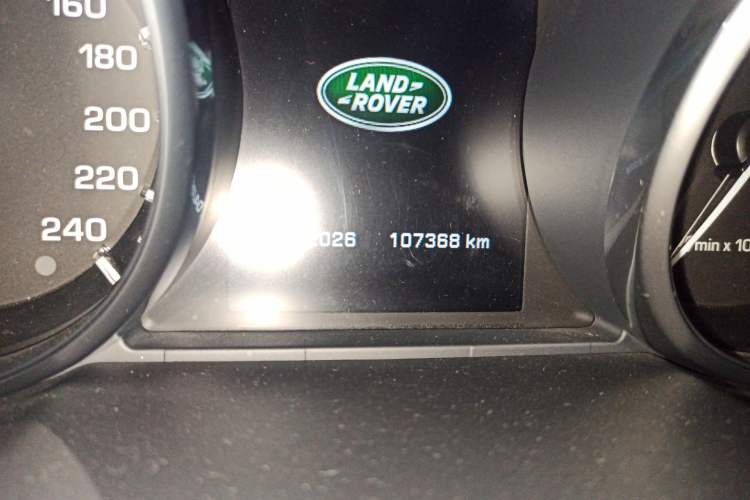 Used Land Rover Discovery Sport 2015 2.0T HSE LUXURY Odometer Close Up