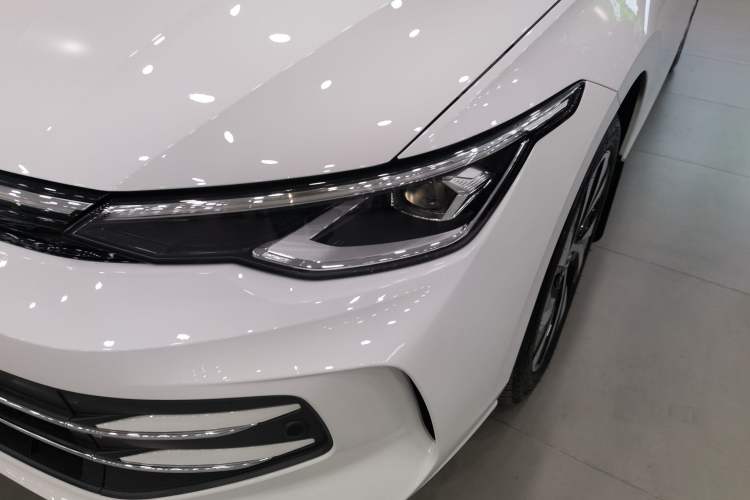 Used Volkswagen Golf 2025 300TSI Pro
