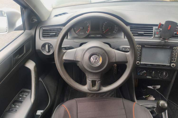 Used Volkswagen Santana 2013 1.6L Manual Fashion Edition
