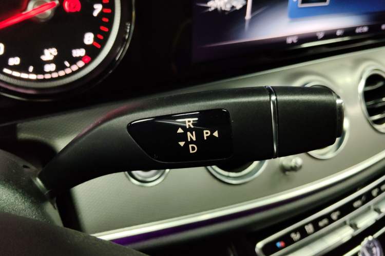 Used Mercedes-Benz E-Class 2017 Restyled E 300 Sport Edition Gear Lever