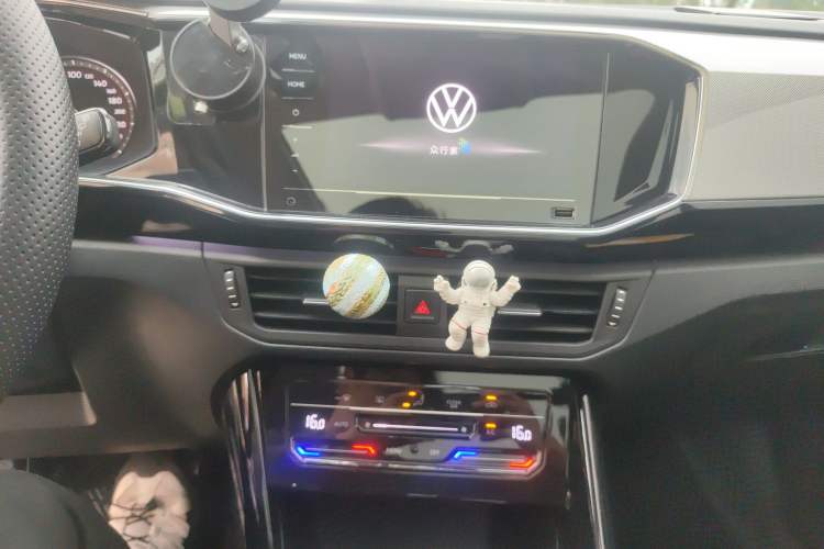 Used Volkswagen Tayron 2020 330TSI Two-Wheel Drive Luxury Smart Connectivity Version Audio And AC Panel