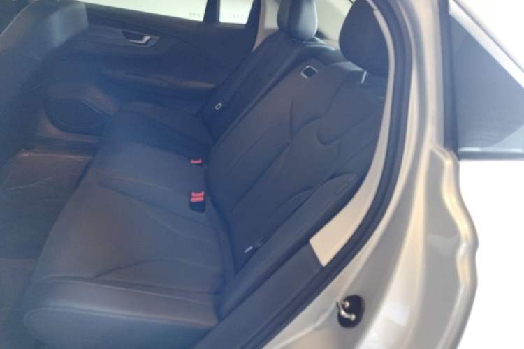 Used Hongqi E-QM5 2022 431 km Charge & Enjoy Edition