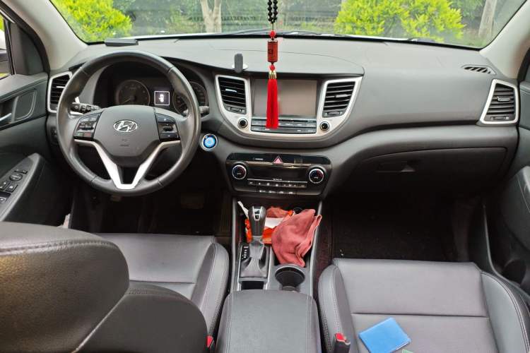 Used Hyundai Tucson 2015 1.6T Dual-Clutch Two-Wheel-Drive Smart Model Center Console