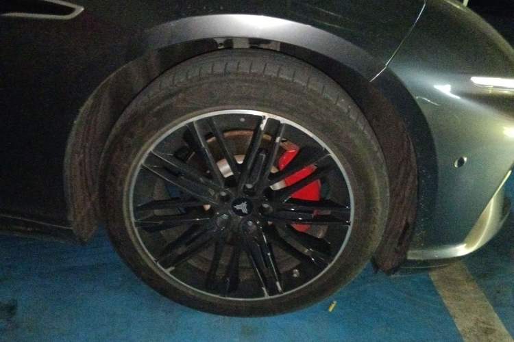 Used NETA S 2022 Extended-Range Version 1160 km Range Rear-Wheel-Drive Compact Edition Right Front Wheel Hub