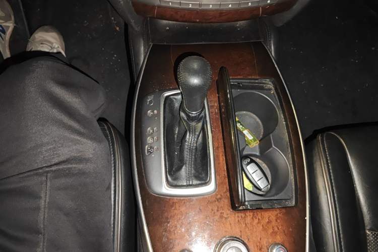 Used Infiniti JX 2013 JX35 4x4 All-Terrain Edition Gear Lever