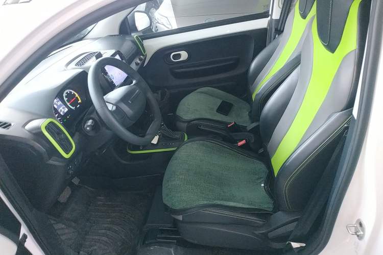 Used Roewe Clever 2021 302 km New Four-Seater Super-Efficient Version Left Front Seat