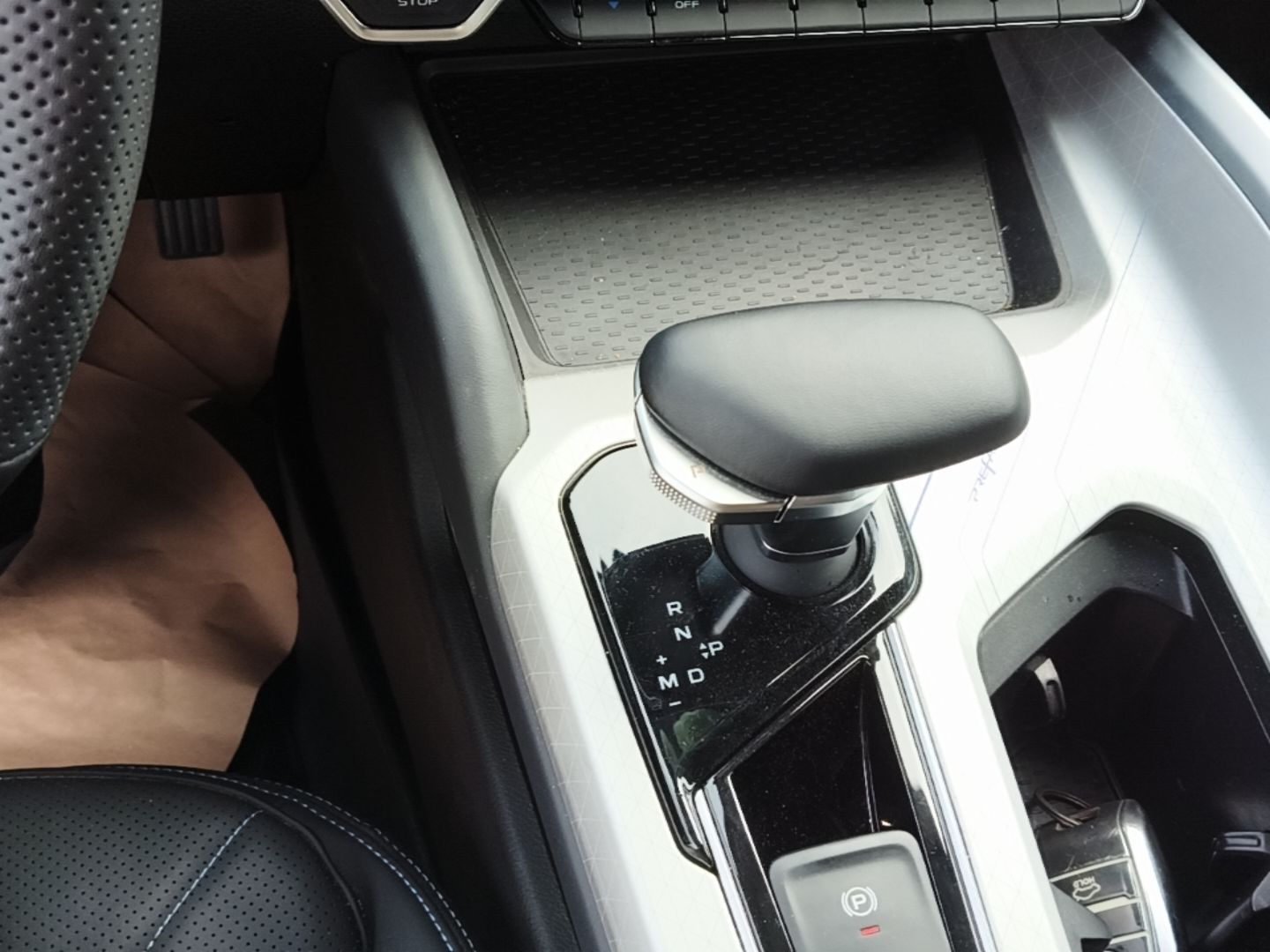 Geely Auto Preface 2025 Dongfang Yao 1.5TD Kunlun Edition — снимка 18