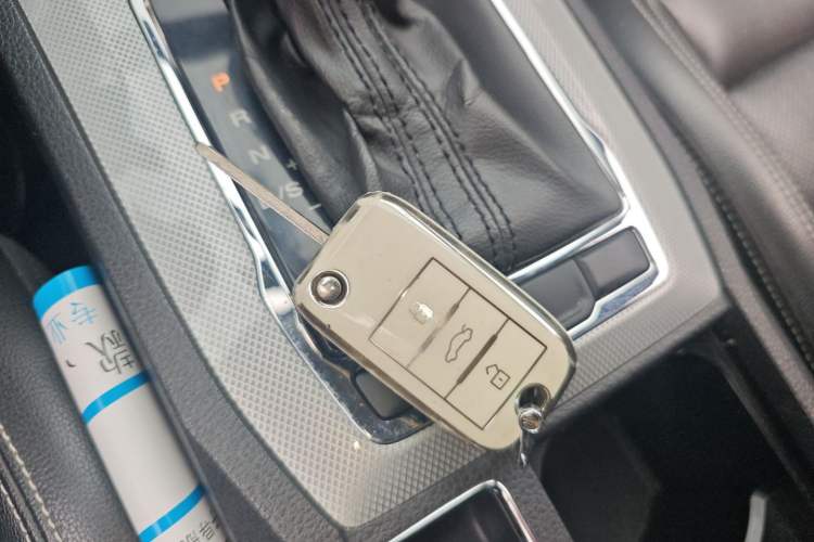 Used Roewe RX5 2018 20T Two-Wheel Drive Automatic Internet Smart Edition
