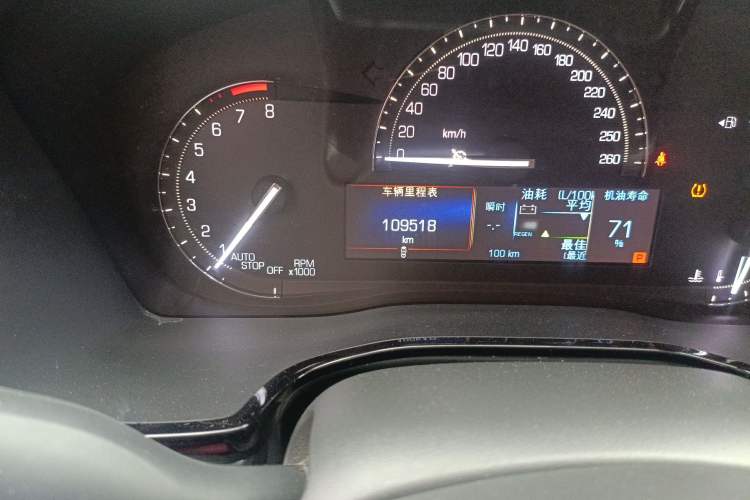 Used Cadillac XT5 2016 25T Luxury Model Odometer Close Up