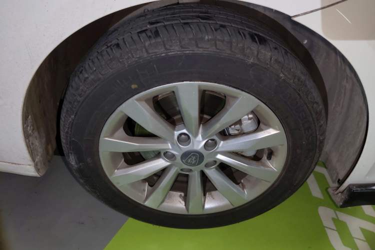 Used Roewe i6 2017 20T Automatic Flagship Edition Right Front Wheel Hub