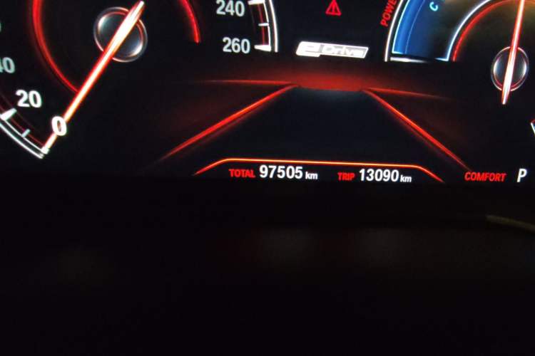 Used BMW 5 Series New Energy 2019 Updated Version 530Le Luxury Package Odometer Close Up