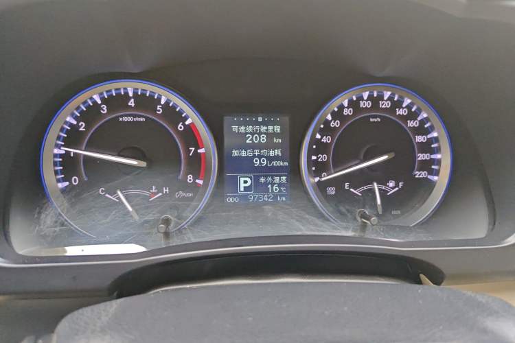 Used Toyota Highlander 2015 2.0T Four-Wheel Drive Luxury Edition 7-Seater Odometer Close Up