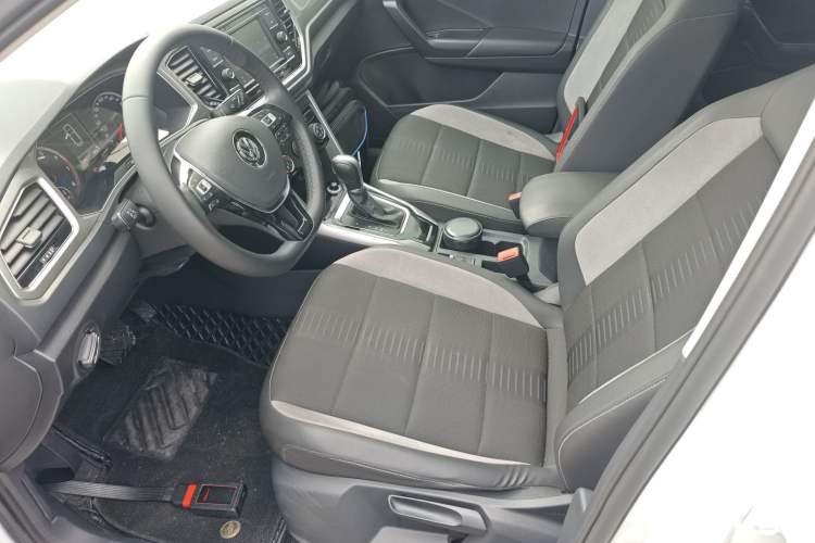 Used Volkswagen T-ROC 2019 230TSI DSG Two-Wheel-Drive Advanced Version China VI Standard
