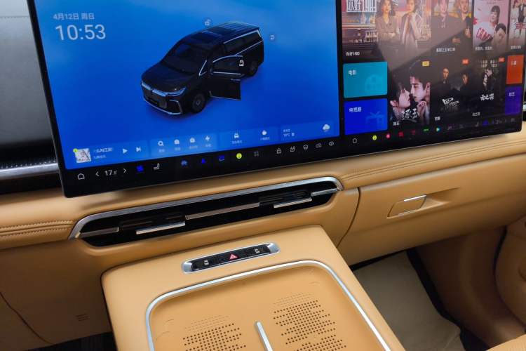 Used VOYAH Dream 2025 PHEV Four-Wheel-Drive Flagship Kunpeng Edition Audio And AC Panel