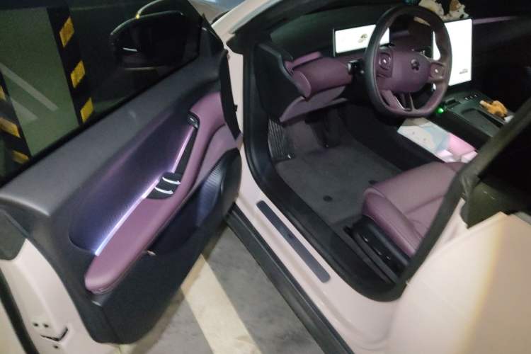 Used Nio ET5 2024 75 kWh Driver Seat