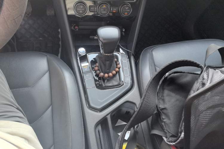 Used Volkswagen Tiguan L 2018 Facelift 330TSI Automatic Two-Wheel Drive Luxury Edition Gear Lever